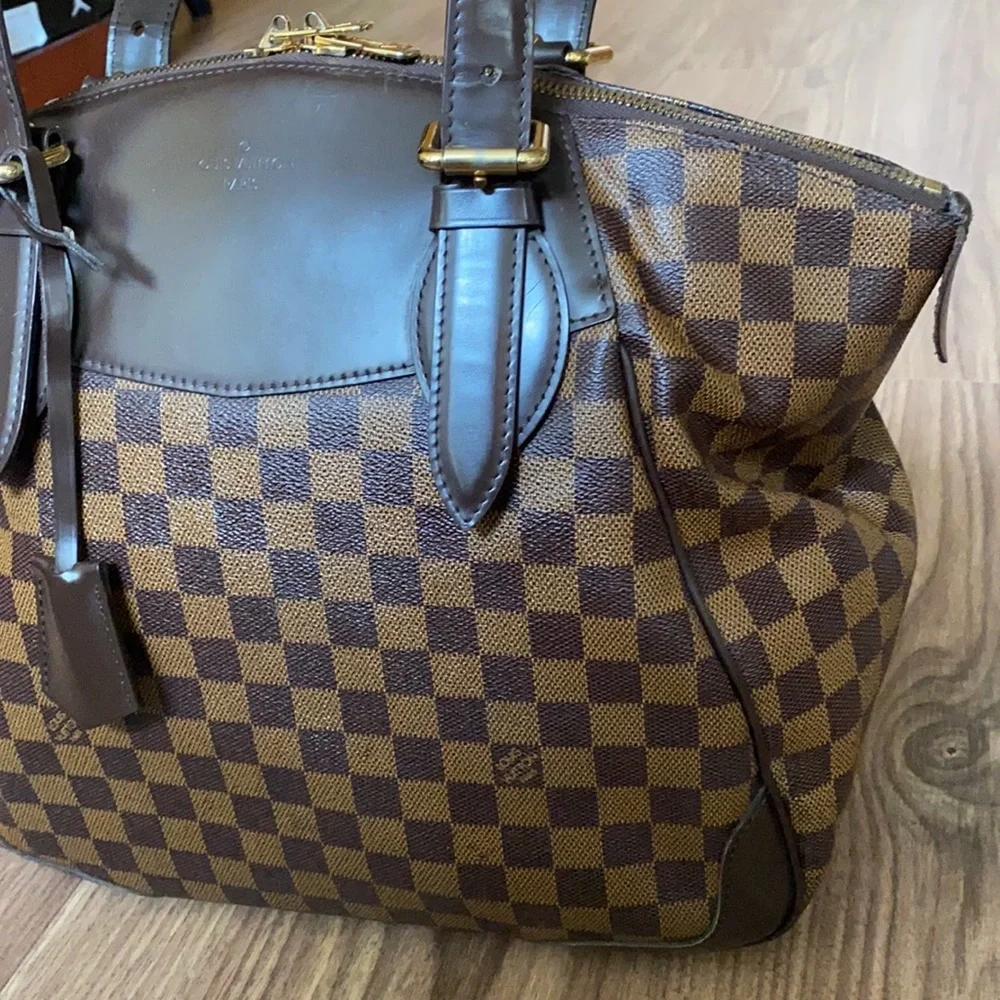 A86- 💯 Authentic Louis Vuitton Verona GM bag
